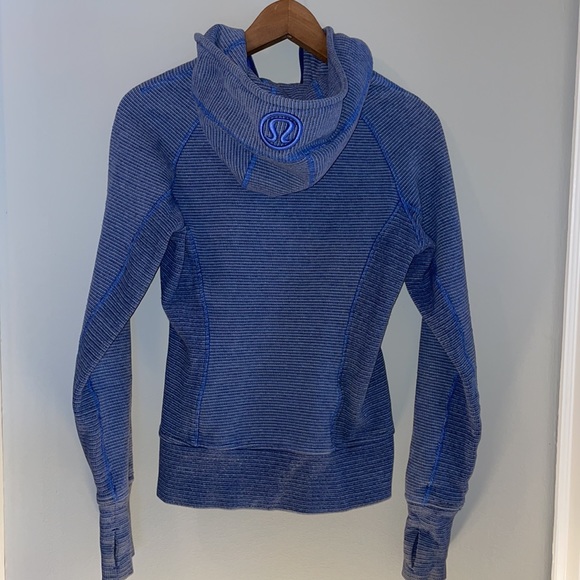 Lulu lemon Classic Zipup sweater - Picture 2 of 2